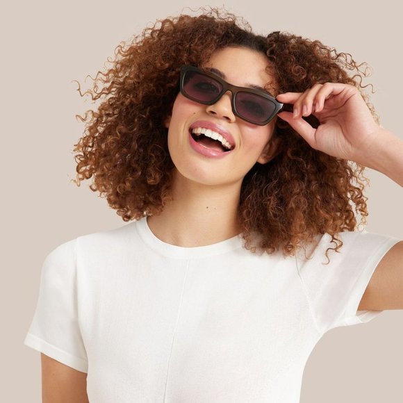 Modern Citizen | Rectangular Gradient Sunglasses - Picture 2 of 6